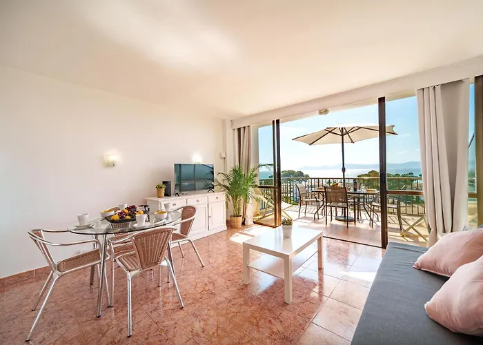 Apartment The Shell Ii, Beach Views And Pool